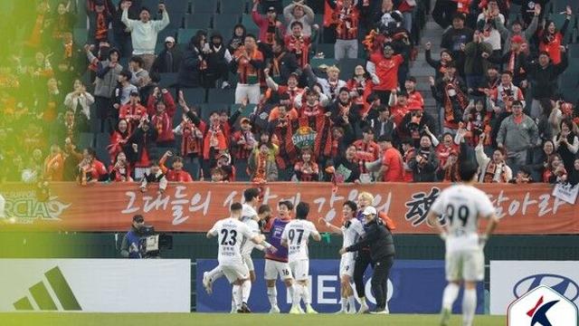 [st&현장] ‘공격 전멸+임팩트 제로’ 전북, 안방에서 강원에 일격...0-1 패...개막전 이후 무승