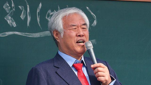 尹 돌아온 관저 앞 지지자 모여…전광훈 