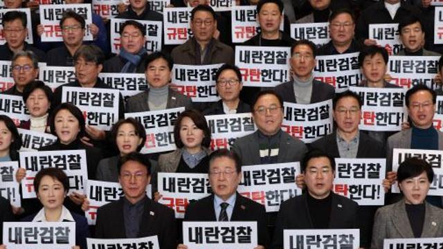 검찰 탄핵 기치 올린 민주당…장외집회 열고 농성