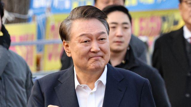윤 대통령, 주먹 '불끈' 석방 후 권성동과 통화 