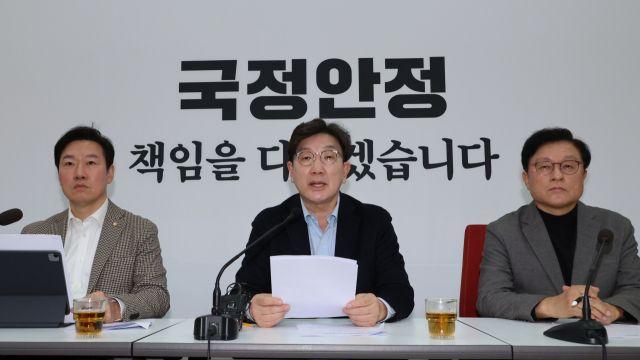 윤석열, '관저 정치' 재개?…권성동에 
