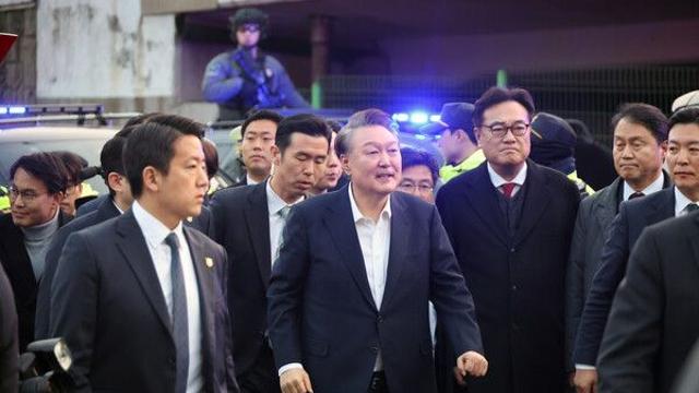 윤 대통령 석방 첫날 김여사와 김치찌개 식사...