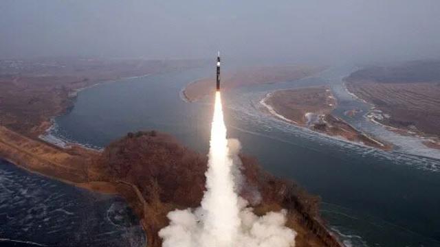 北, 트럼프 2기 첫 한미연합훈련에 '도발'…탄도미사일 발사