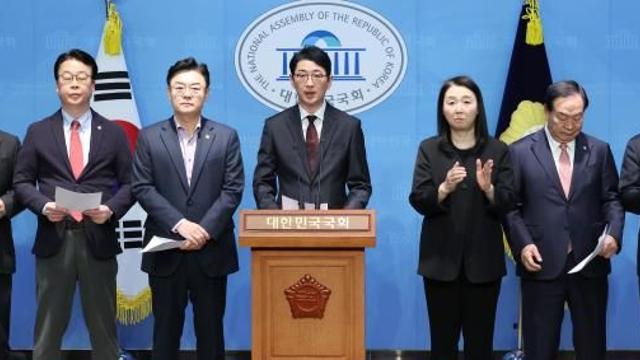 與, 검찰에 공수처장 고발…野, 공수처에 검찰총장 고발(종합)