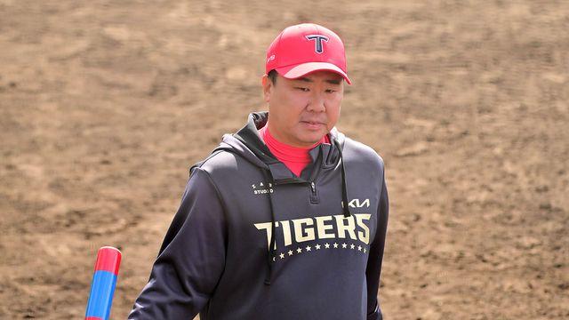 KIA 합격자 발표 연기, 꽃감독 행복한 고민 계속…