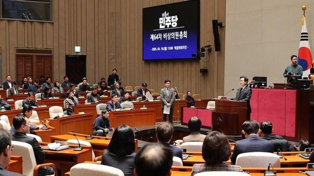 민주, ‘尹 파면 촉구’ 광화문 천막 투쟁 검토…”탄핵인용 국민의지 보여줄 것”