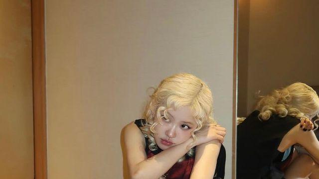 납작하고 얄쌍한 스니커즈가 대세! 패피들의 스니커즈 PICK