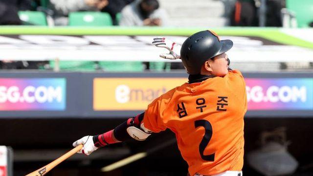 50억 FA 이적생 심우준, 공격 혈 뚫었다…한화 시범경기 첫 승리 [IS 스타]