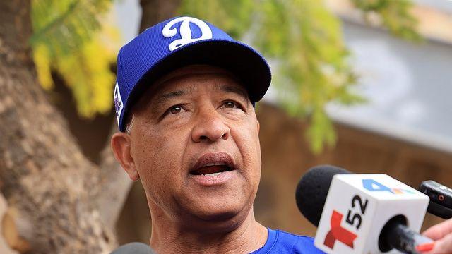 로버츠 감독, 현역 최고 대우로 MLB 다저스와 재계약