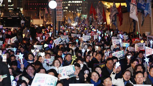 광화문서 이틀째 野참여 탄핵촉구 집회…尹지지자들은 헌재 집결
