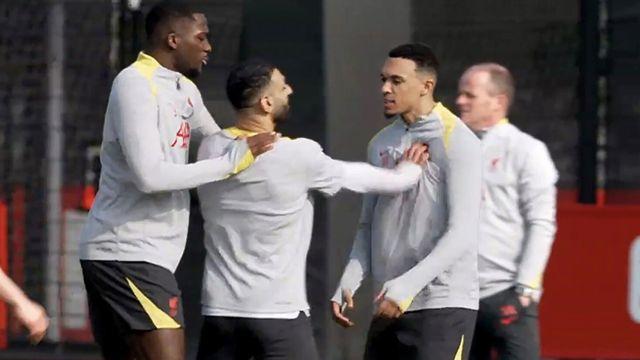 리버풀 분열? 살라 vs 아놀드 훈련 중 '격투!'…