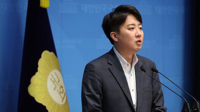 이준석, '공수처 폐지법' 與 공동 발의…