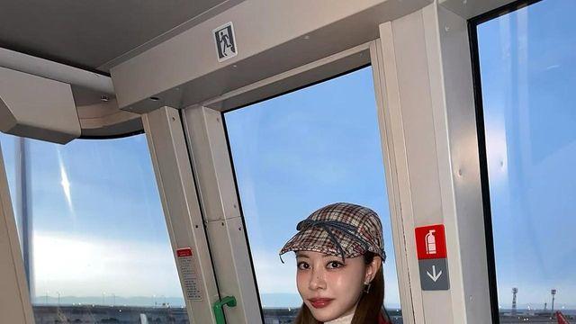 브브걸 은지, 빈티지한 트랙재킷 룩…레트로 감성 가득한 오사카 여행