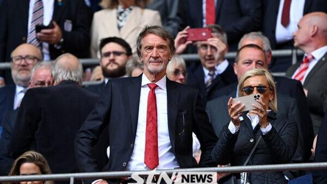 ‘맨유의 붕괴’ 새로운 구단주의 작심 발언, “일부 선수들 실력도 없고 연봉도 너무 많아”