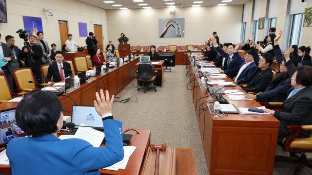 野,'불출석' 류희림 방심위원장 고발…사퇴촉구결의안 의결