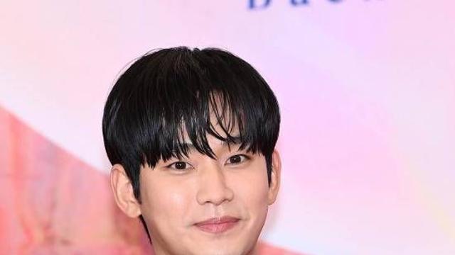'별그대'·'눈여' 김수현, 외국팬들 악플이 거세다…