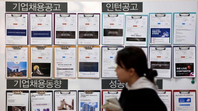 2월 취업자 13.6만명 늘었지만… 청년층은 23만명이나 감소(종합)