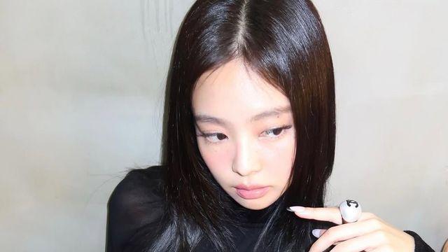 제니, 장원영의 네일에는 컬러가 없다?