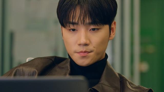 탈모인의 빠진 머리카락을 활용해서 인형을 만든 사람