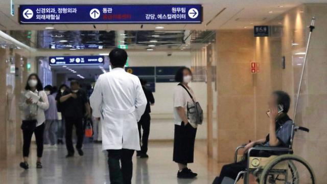 김윤 교수 “의대 나와 곧장 개원 한국뿐…진료 면허 필요”