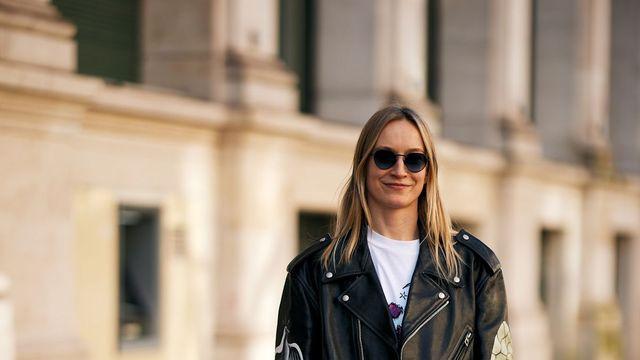 청바지 하나로 한 달 내내 티 안 나게 돌려입는 법