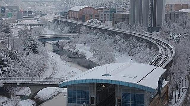 [속보] 폭설에 의정부 경전철 2시간 운행 중단 출근길 불편...현재 정상운행