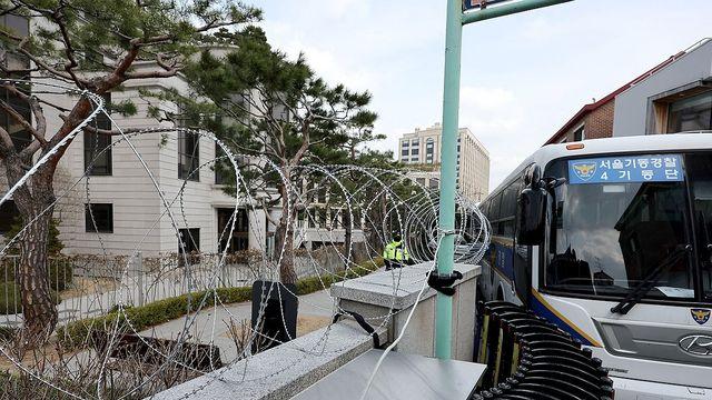 尹 탄핵심판 선고일 발표 임박 관측…헌재 앞 긴장 고조