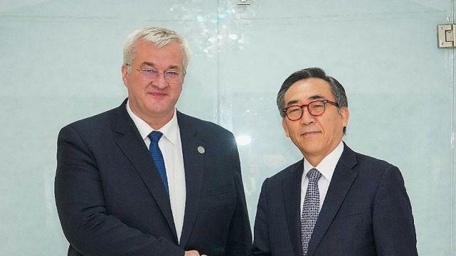 [속보] 한국-우크라 외교장관 통화…북한군 포로 송환 논의