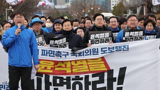 민주, 오늘 거리투쟁 후 심야 의총…崔대행 탄핵 논의할 듯