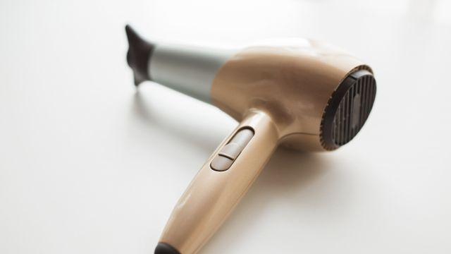 헤어드라이어 켠 채 잠들어 신생아 발가락 절단케한 엄마… 징역 5개월