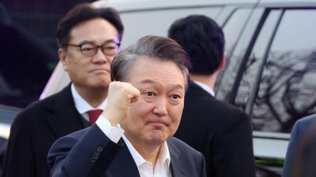 尹 탄핵 여전히 ‘안갯속’...4월 선고설도 솔솔