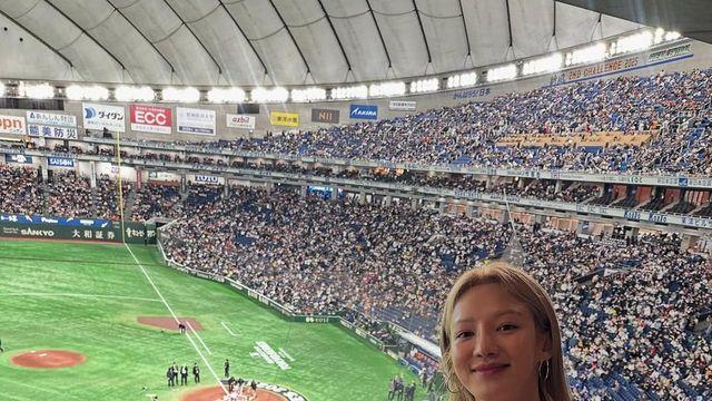 효연, LA다저스 유니폼 입고 도쿄돔 접수… 야구장에서도 스타일은 완벽  