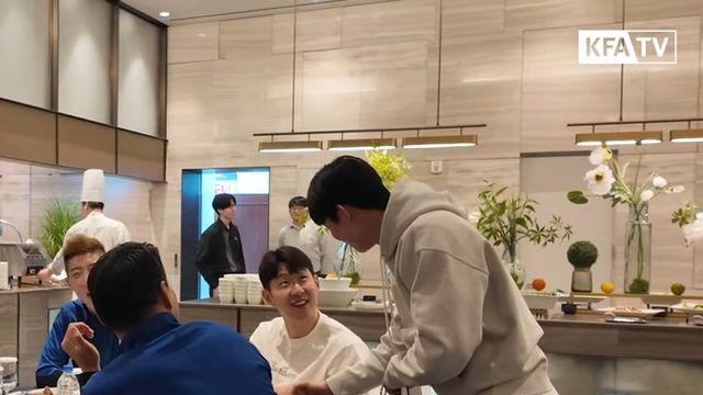 '꿀 떨어지네' 손흥민, QPR 떠난 '토트넘 후배' 양민혁 오랜만에 보자 