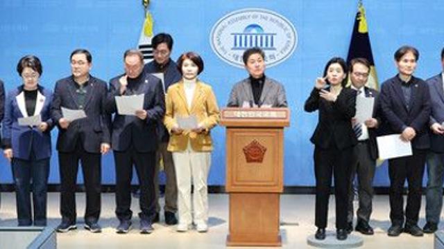 與 “野 친북·친중이 美 ‘민감 국가’ 일조” vs 野 “與 핵무장론이 ‘민감 국가’ 일조”