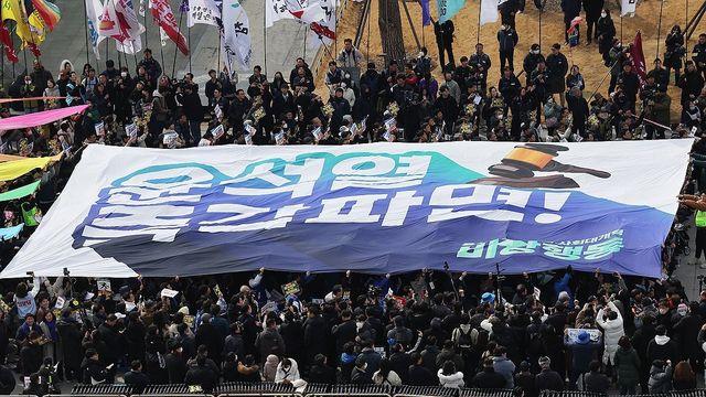 尹탄핵심판 선고일 오늘 나올까…탄핵 찬반 도심 집회 계속