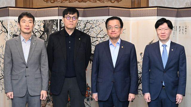 최상목 권한대행 “대외 불확실성에 시장점검체계 유지”