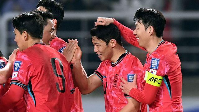 손흥민 ‘황희찬! 슛이 좋았어~’