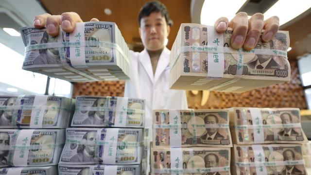 늦어지는 尹 탄핵 심판 선고에…환율 장중 1460원 돌파