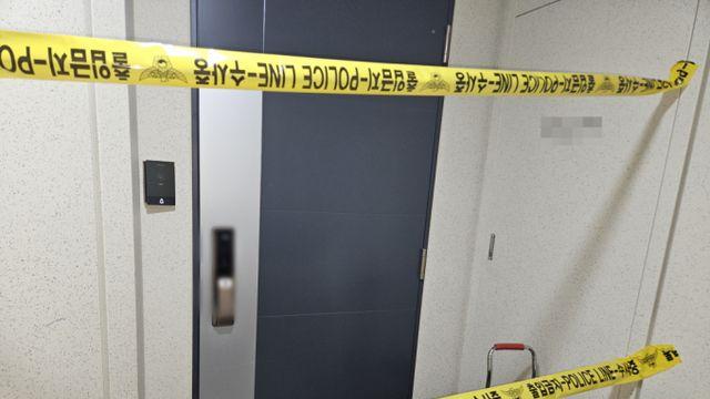 옆엔 소주병·담뱃갑만… 고독사 추정 50대, 수개월 만에 발견