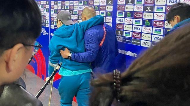 [IN ISSUE] ‘초비상’ 이강인, 목발 짚고 나갔다…홍명보 감독 “발목 부상 있는 상황, 더 지켜봐야”