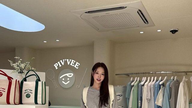 공간이 옷을 결정한다, PLACE 컬러에 맞춘 초미니스커트 스타일링  