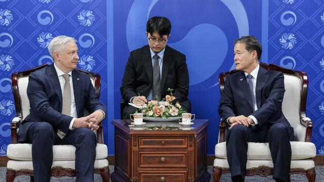 우크라 대사 만난 통일장관…北 포로, 한국행 협조 당부