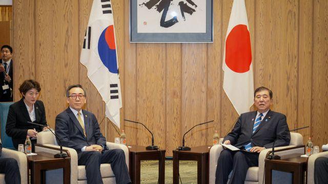 외교장관, 日 총리 만나…