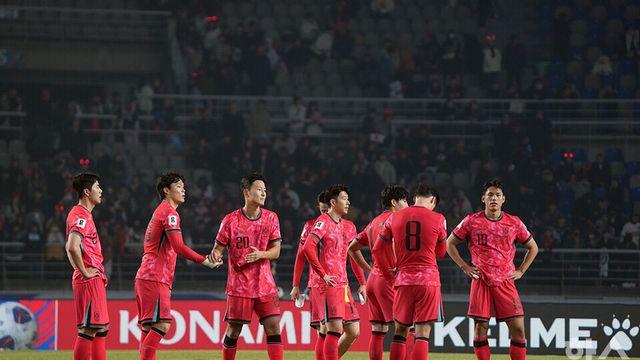 [현장에서] 승점보다 잔디가 화두… 홈 어드밴티지를 잃어버린 홍명보호