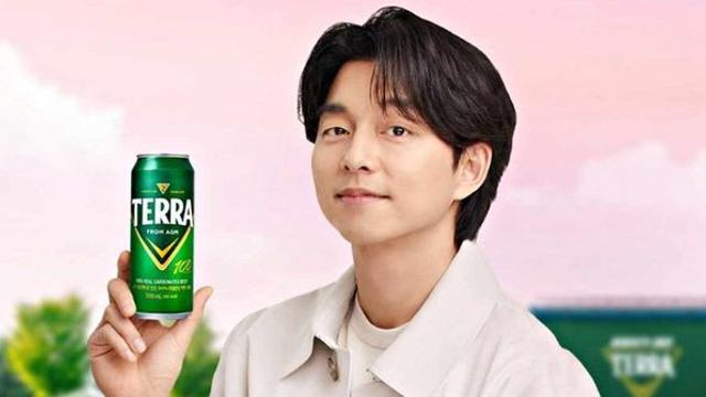 다들 놀라는 중… 테라 맥주 모델, 공유에서 '이 배우'로 전격 교체됐다