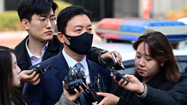 [속보] 김성훈 “비화폰 서버삭제 지시 없었어…김 여사 ‘총기사용’ 질책도 사실 무근”