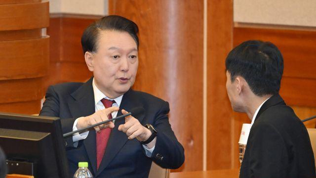 [속보] 정권교체 51%·정권유지 39%…이재명 36%·김문수 9% [갤럽]