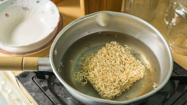 라면 끓일 때 국민 절반 '이것' 택했다…정말 괜찮을까