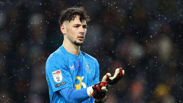 ‘제 2의 산초 케이스?’ 맨유, ‘맨시티 출신 GK’ 트래포드 영입 추진