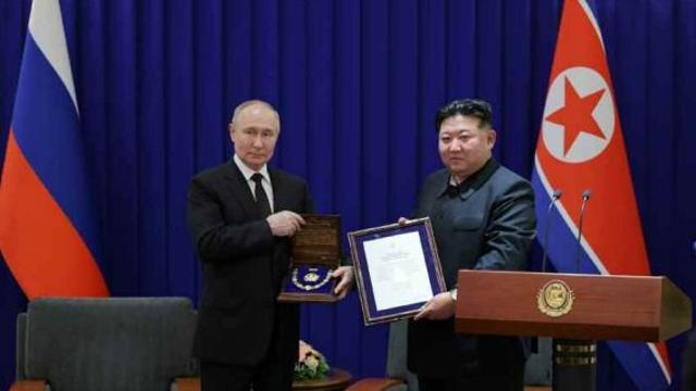 푸틴 '친서' 받은 김정은 